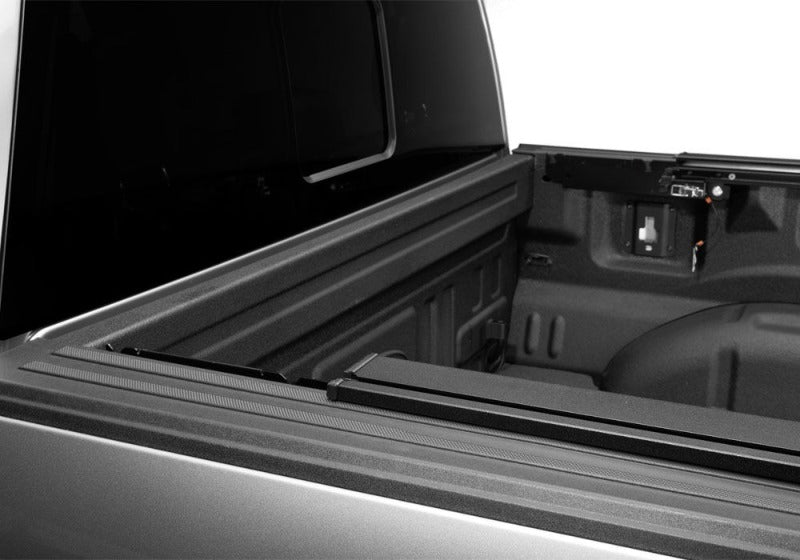RealTruck 15-20 Ford F-150 SuperCrew/SuperCab 5.5ft Bed RetraxPRO EZ-Off FRC-4000