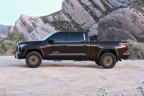 Fabtech 2022 Toyota Tundra 4WD Factory Rear Coils 3in UCA Sys w/Fr Dirt Logic 2.5 Resi C/O Rr Coil