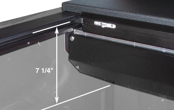 Roll-N-Lock 02-07 Chevy Silverado/Sierra Denali SB 77-3/4in M-Series Retractable Tonneau Cover