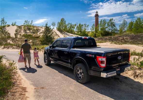 Roll-N-Lock 02-07 Chevy Silverado/Sierra Denali SB 77-3/4in M-Series Retractable Tonneau Cover