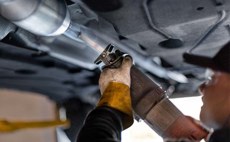 MagnaFlow Direct Fit Catalytic Converter California Grade 2011 Ford Mustang 5.0L